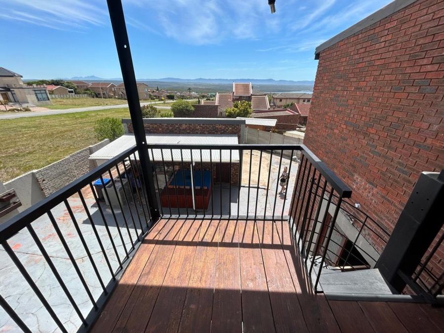 5 Bedroom Property for Sale in Wavecrest Eastern Cape